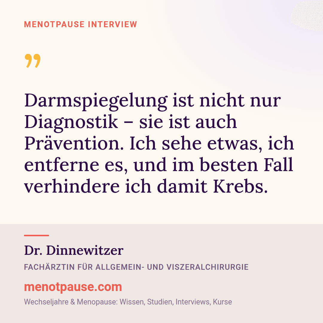 Zitat-Grafik: Dr. Dinnewitzer, Fachärztin für Allgemein- und Viszeralchirurgie, im MeNotPause-Interview darüber, dass eine Darmspiegelung nicht nur Diagnostik, sondern aktive Krebsprävention ist.