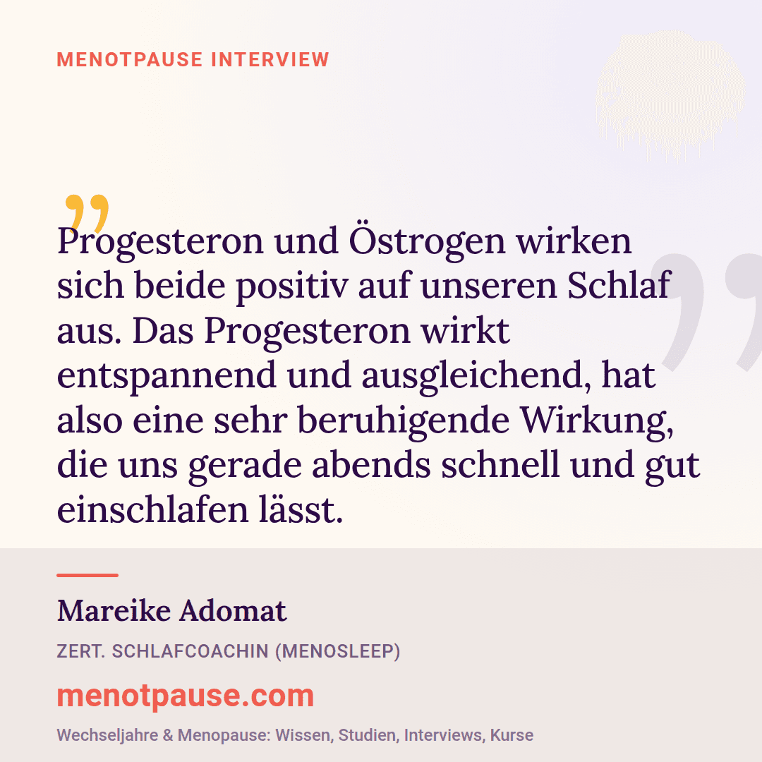 Zitat-Grafik: Mareike Adomat, zertifizierte Schlafcoachin, im MeNotPause-Interview über die schlaffördernde Wirkung von Progesteron und Östrogen.