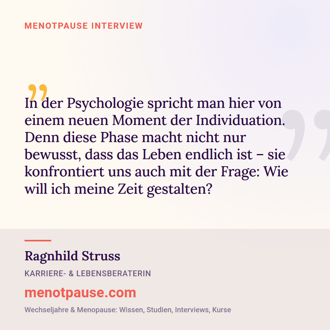 Zitat-Grafik: Ragnhild Struss, Karriere- und Lebensberaterin, im MeNotPause-Interview über die Wechseljahre als psychologischen Moment der Individuation.
