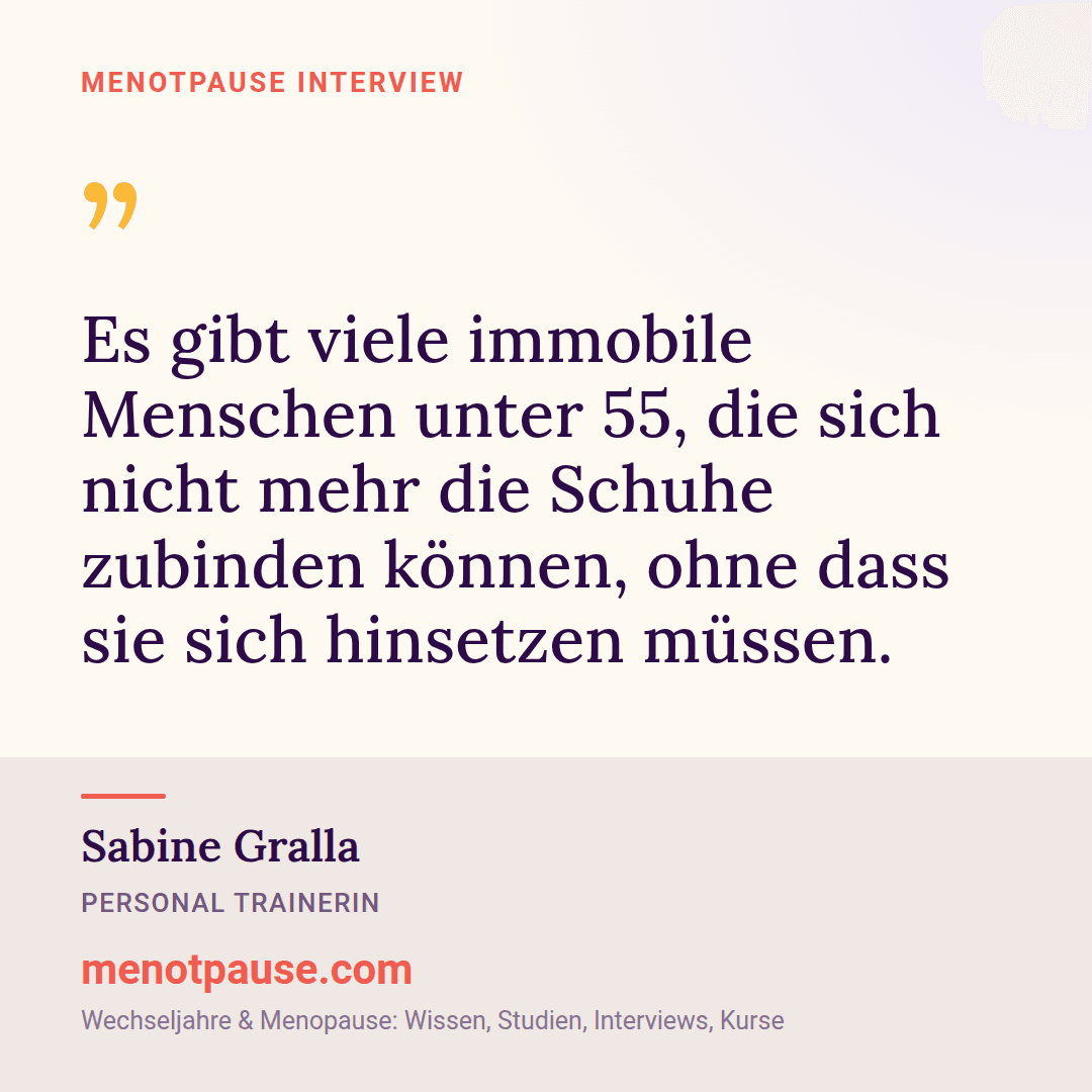 Zitat-Grafik: Sabine Gralla, Personal Trainerin, im MeNotPause-Interview über den Verlust von Mobilität schon vor dem 55. Lebensjahr.