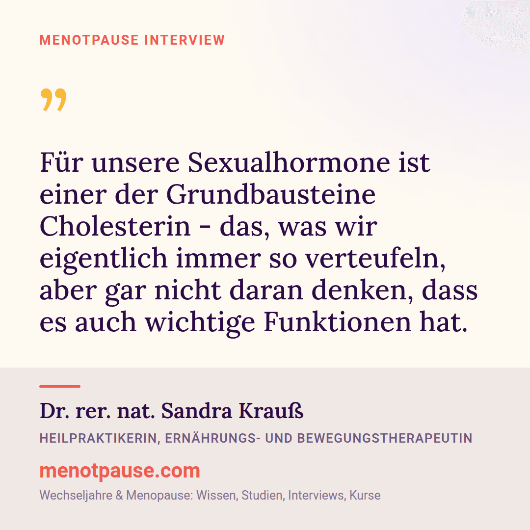 Zitat-Grafik: Dr. rer. nat. Sandra Krauß, Heilpraktikerin, im MeNotPause-Interview über Cholesterin als Grundbaustein der Sexualhormone.