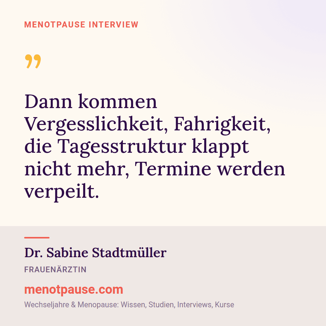 Zitat-Grafik: Dr. Sabine Stadtmüller, Frauenärztin, im MeNotPause-Interview über Vergesslichkeit und Brain Fog in den Wechseljahren.