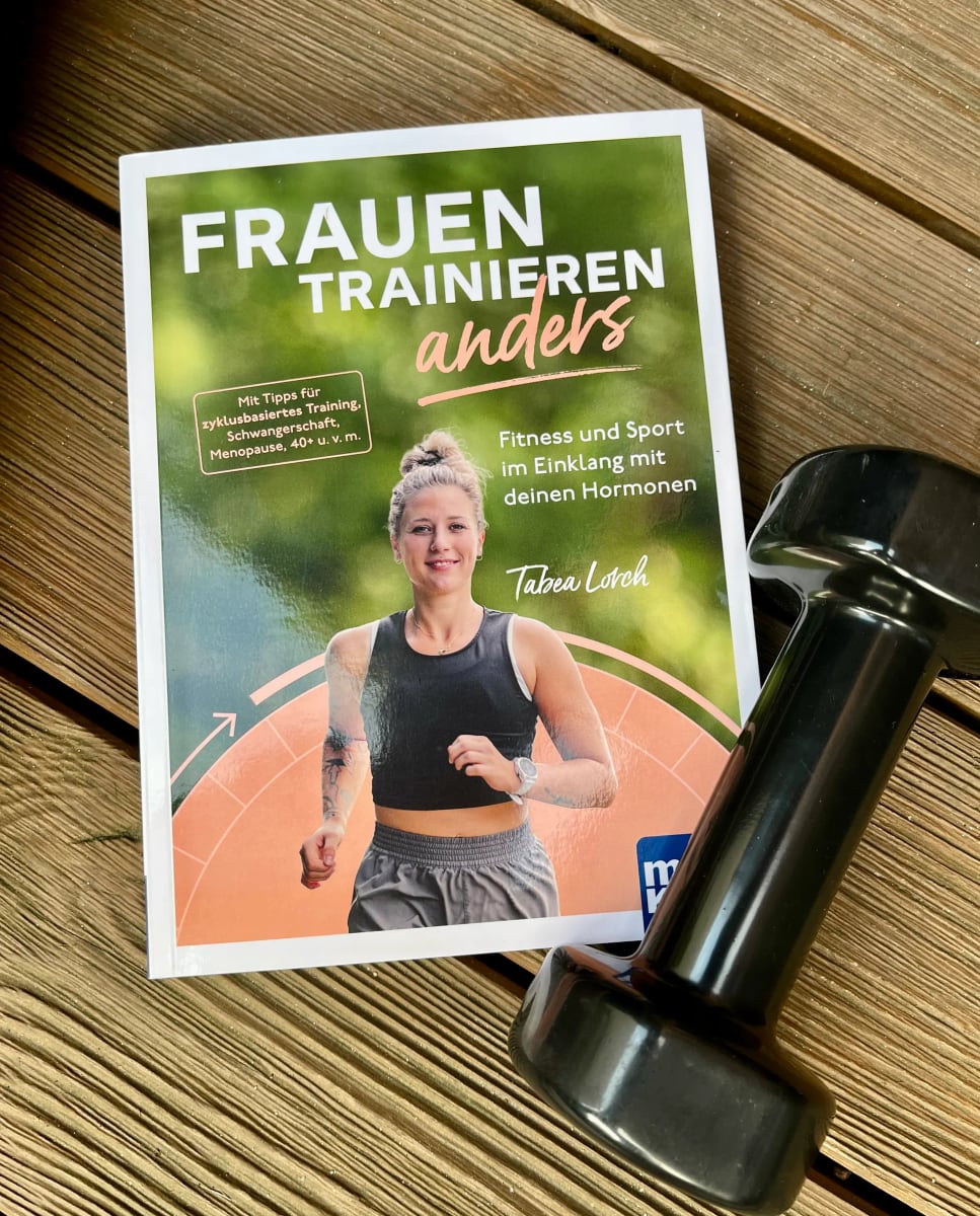 Buchcover: Frauen trainieren anders